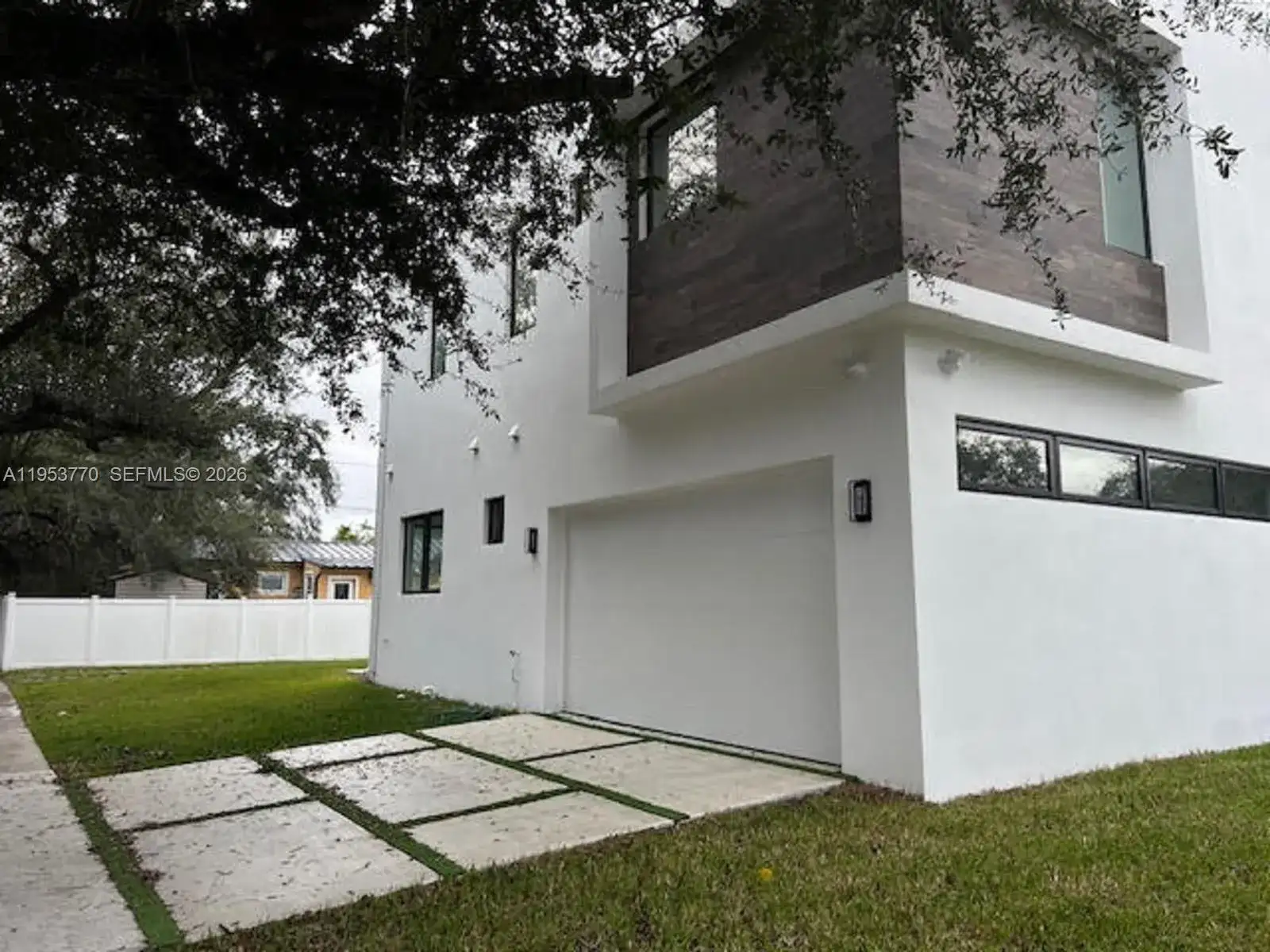 2 Hough Dr, Miami Springs FL 33166 photo 3