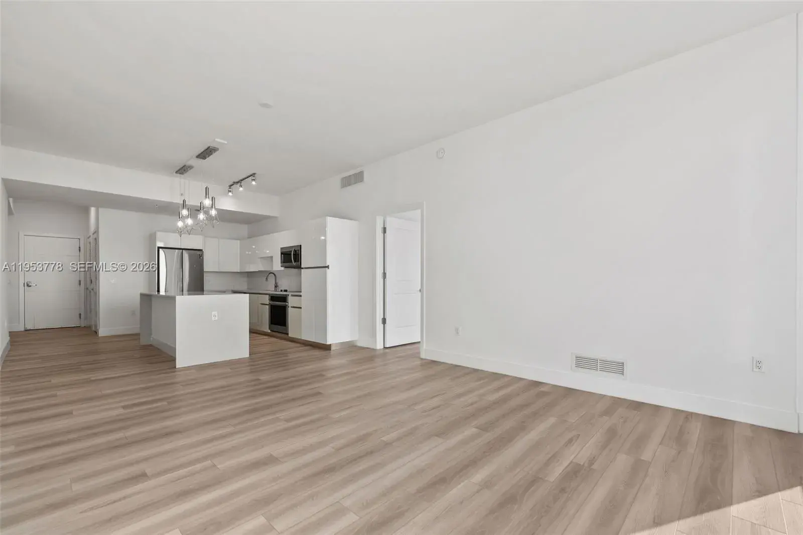 101 Diplomat Pkwy # 2503, Hallandale Beach FL 33009