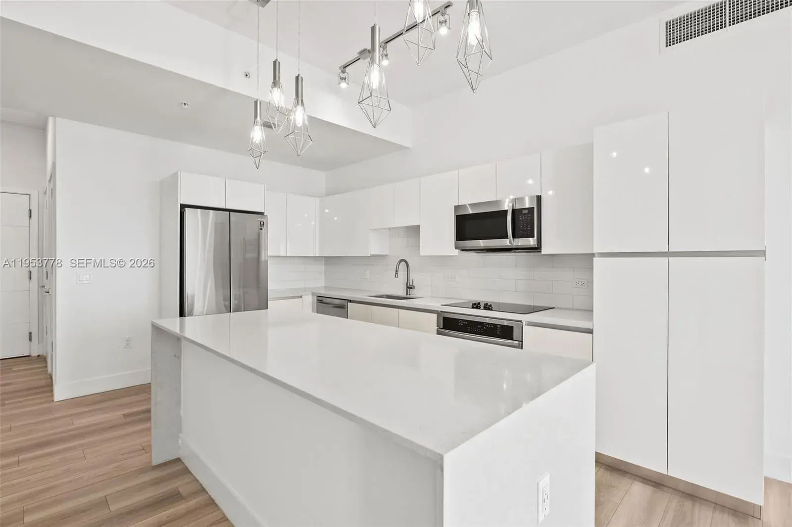 101 Diplomat Pkwy # 2503, Hallandale Beach FL 33009