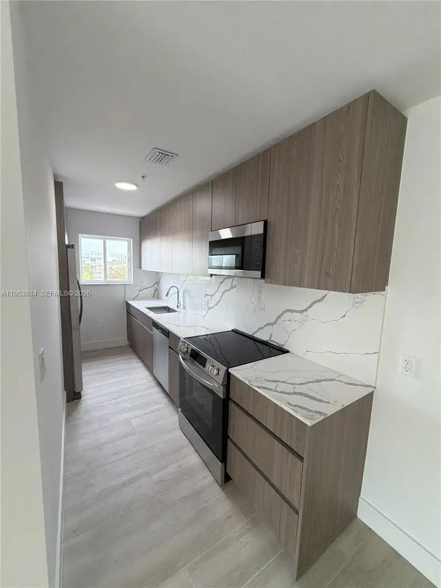 32 NW 14th Ave # 403, Miami FL 33125 photo 2