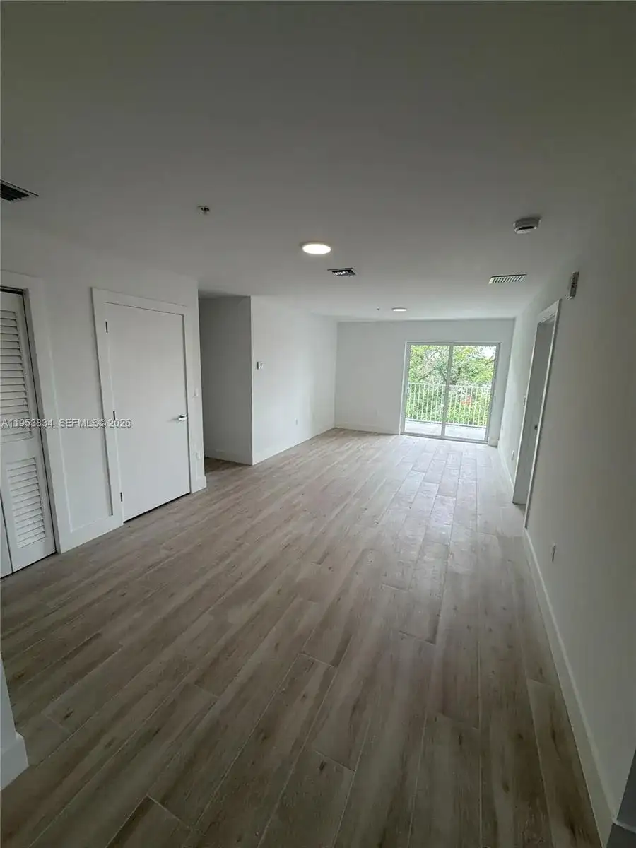32 NW 14th Ave # 403, Miami FL 33125 photo 3
