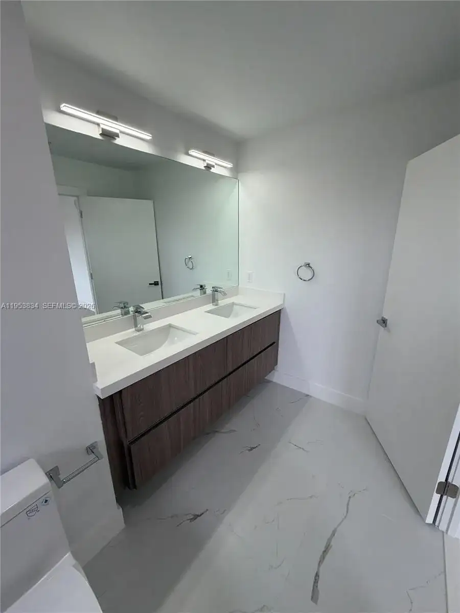 32 NW 14th Ave # 403, Miami FL 33125 photo 4