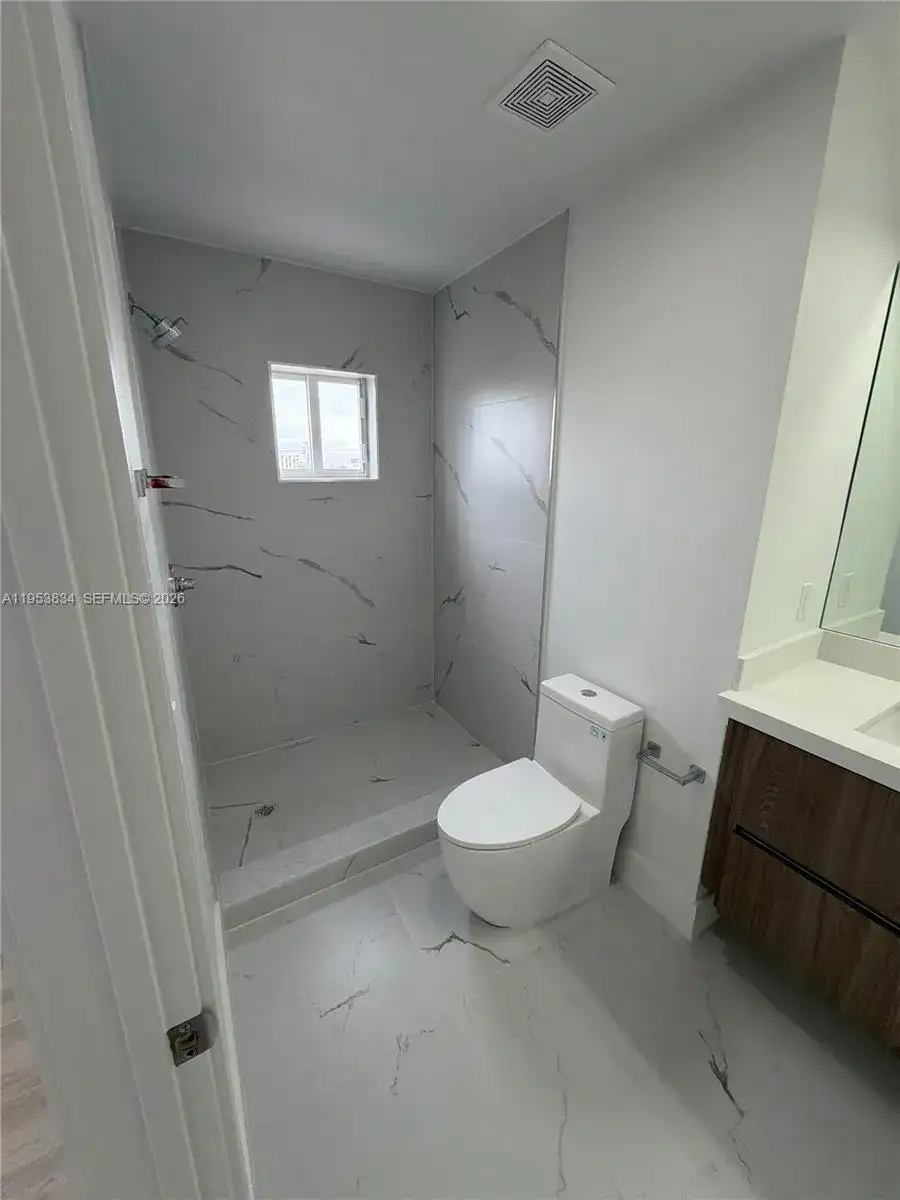32 NW 14th Ave # 403, Miami FL 33125 photo 5