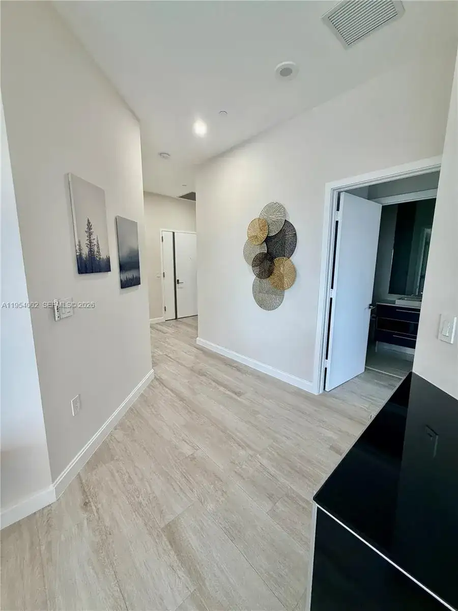 45 SW 9th St # 4606, Miami FL 33130 photo 3
