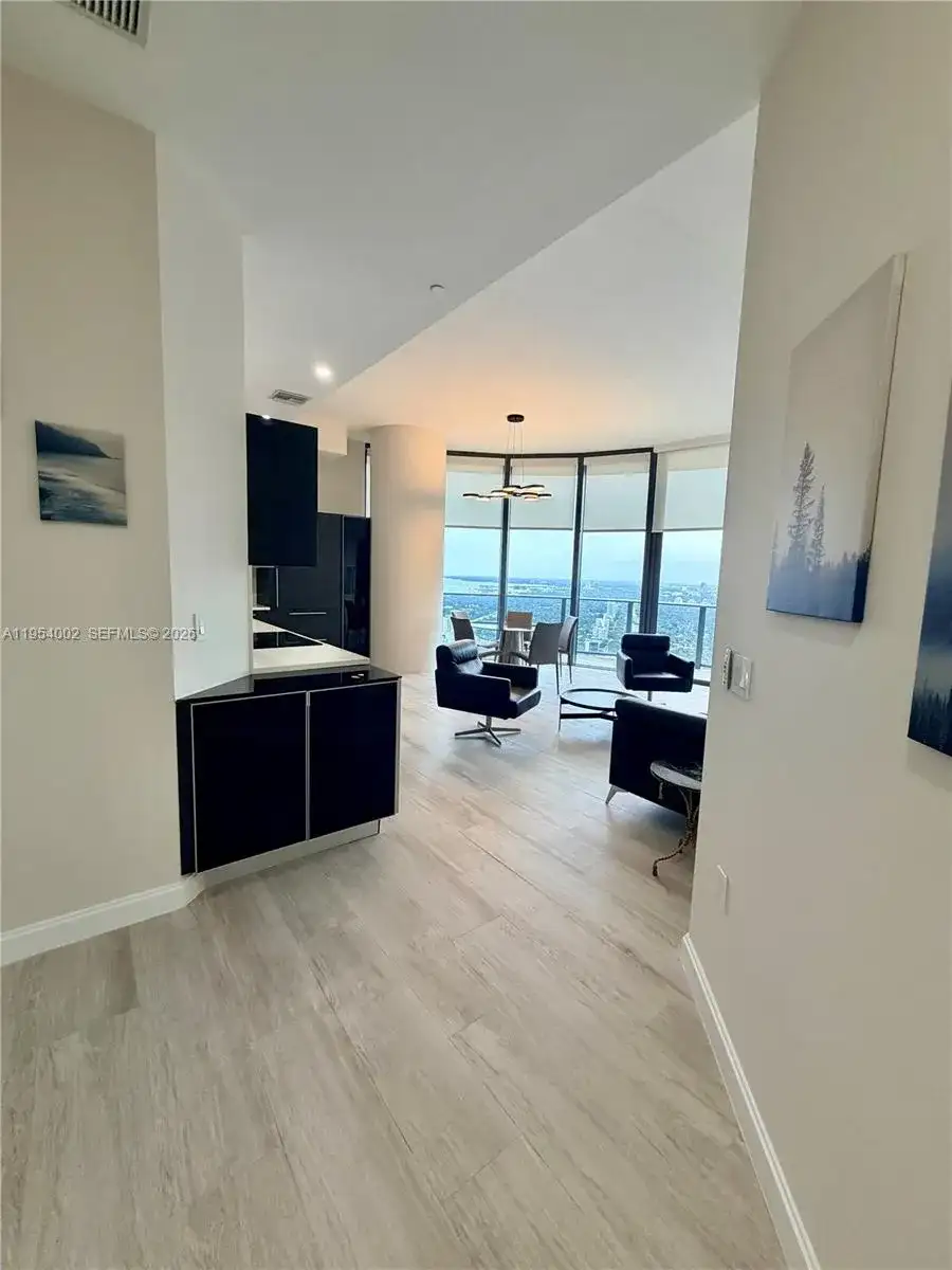 45 SW 9th St # 4606, Miami FL 33130 photo 4