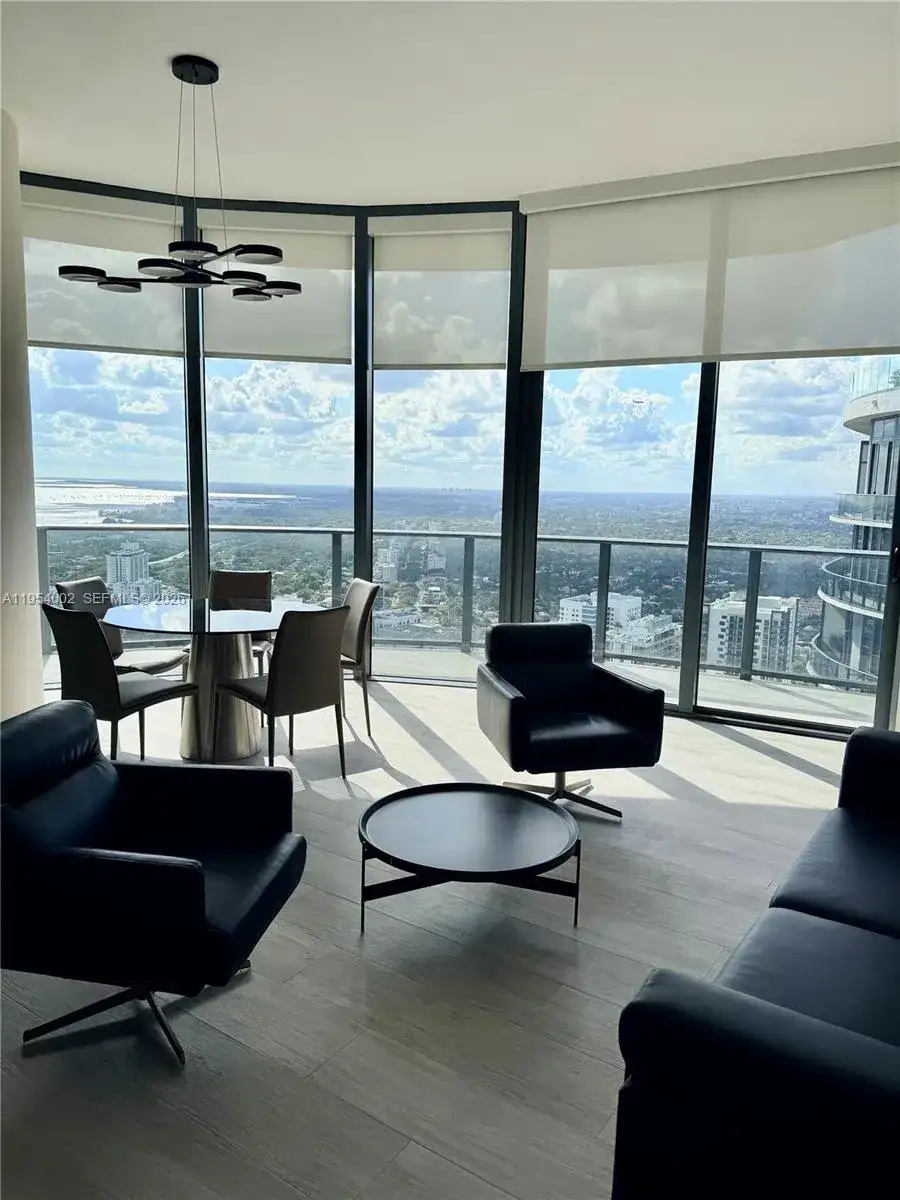45 SW 9th St # 4606, Miami FL 33130 photo 5