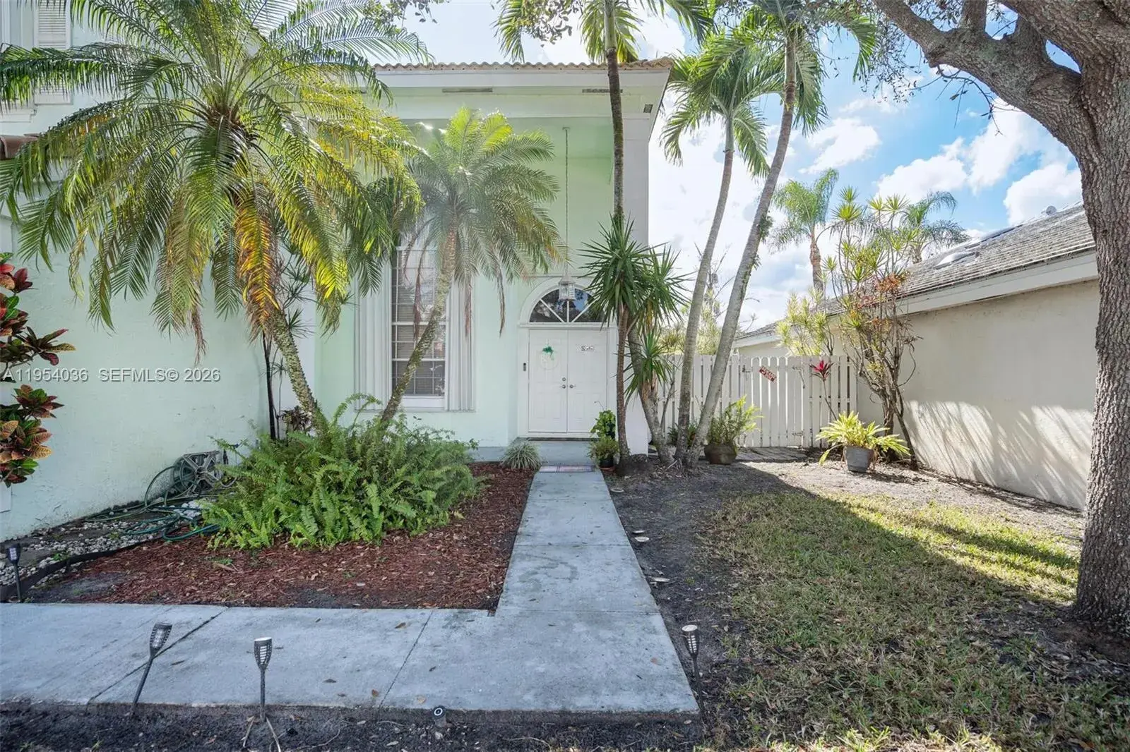 13930 Oak Ridge Dr, Davie FL 33325