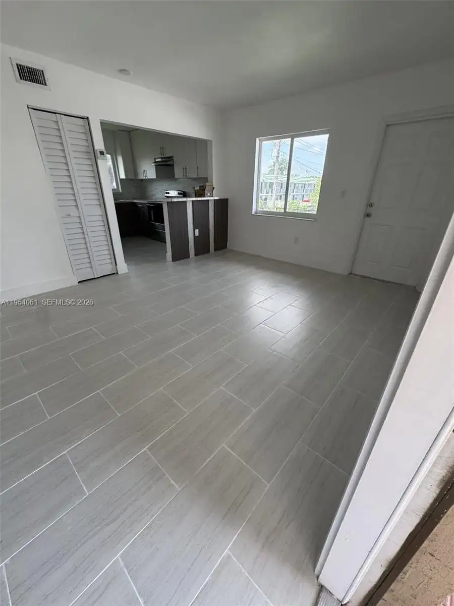 800 NW 44th Ave # 4, Miami FL 33126 photo 2