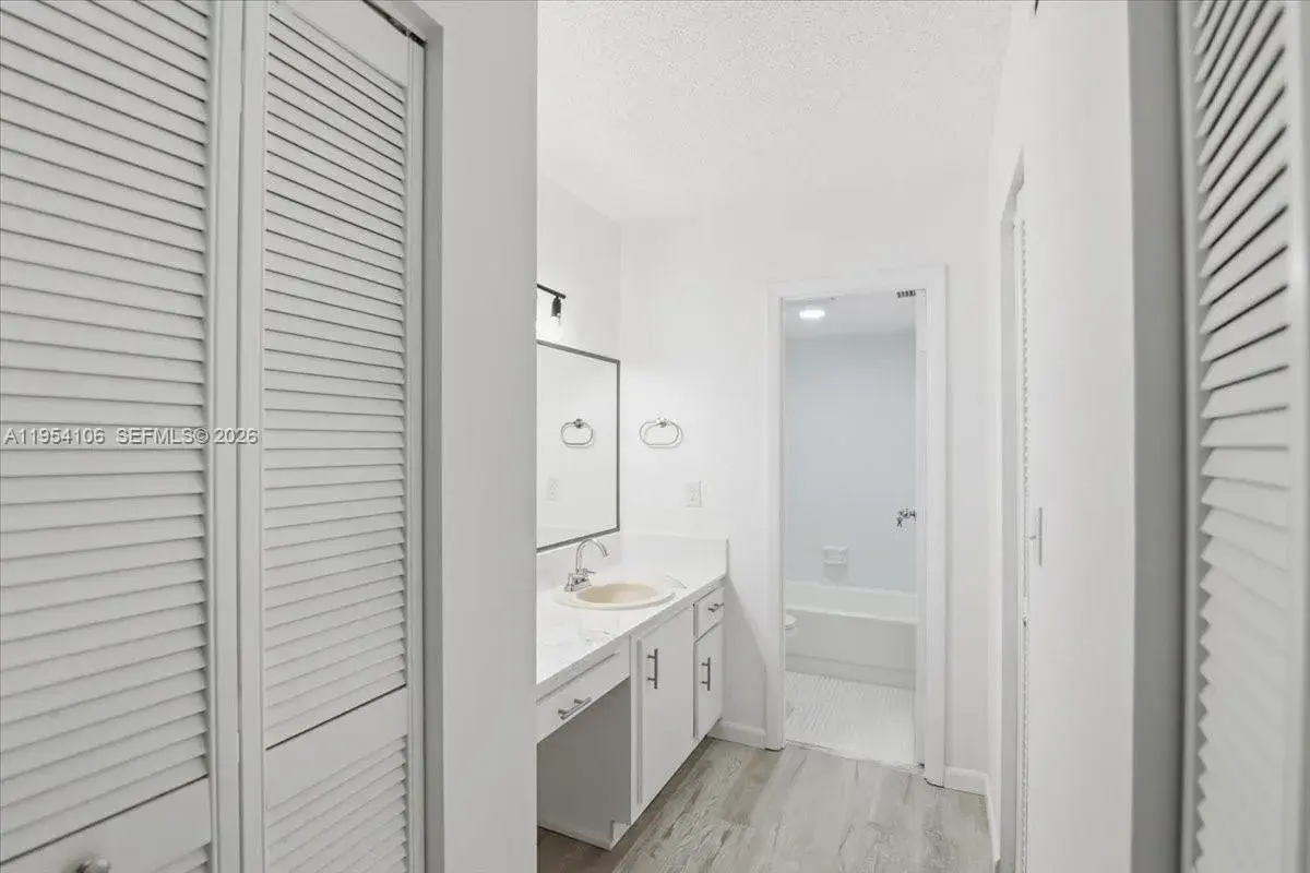 6101 N Falls Cir Dr # 309, Lauderhill FL 33319