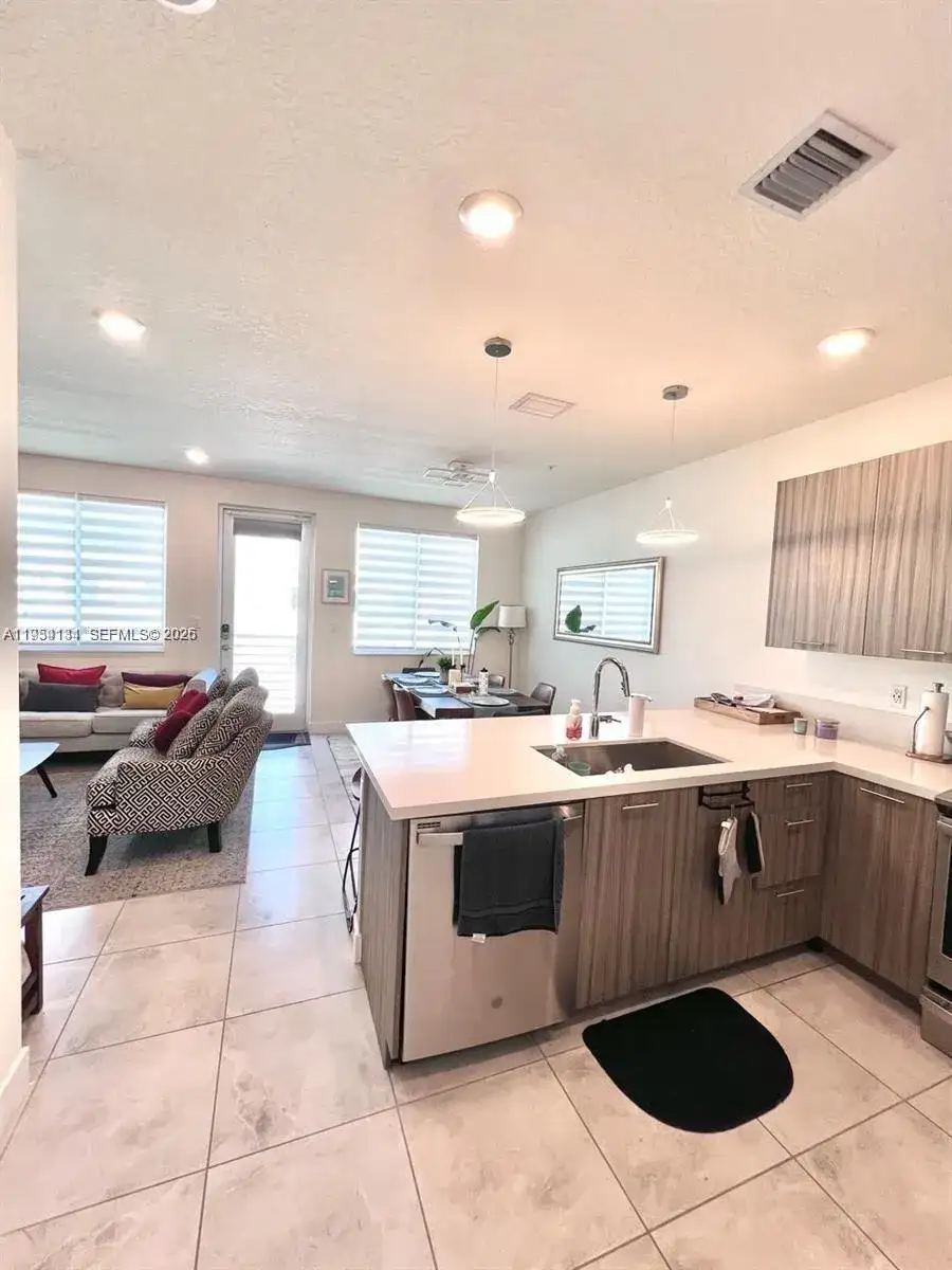 6420 NW 102nd Path # 304, Doral FL 33178 photo 4