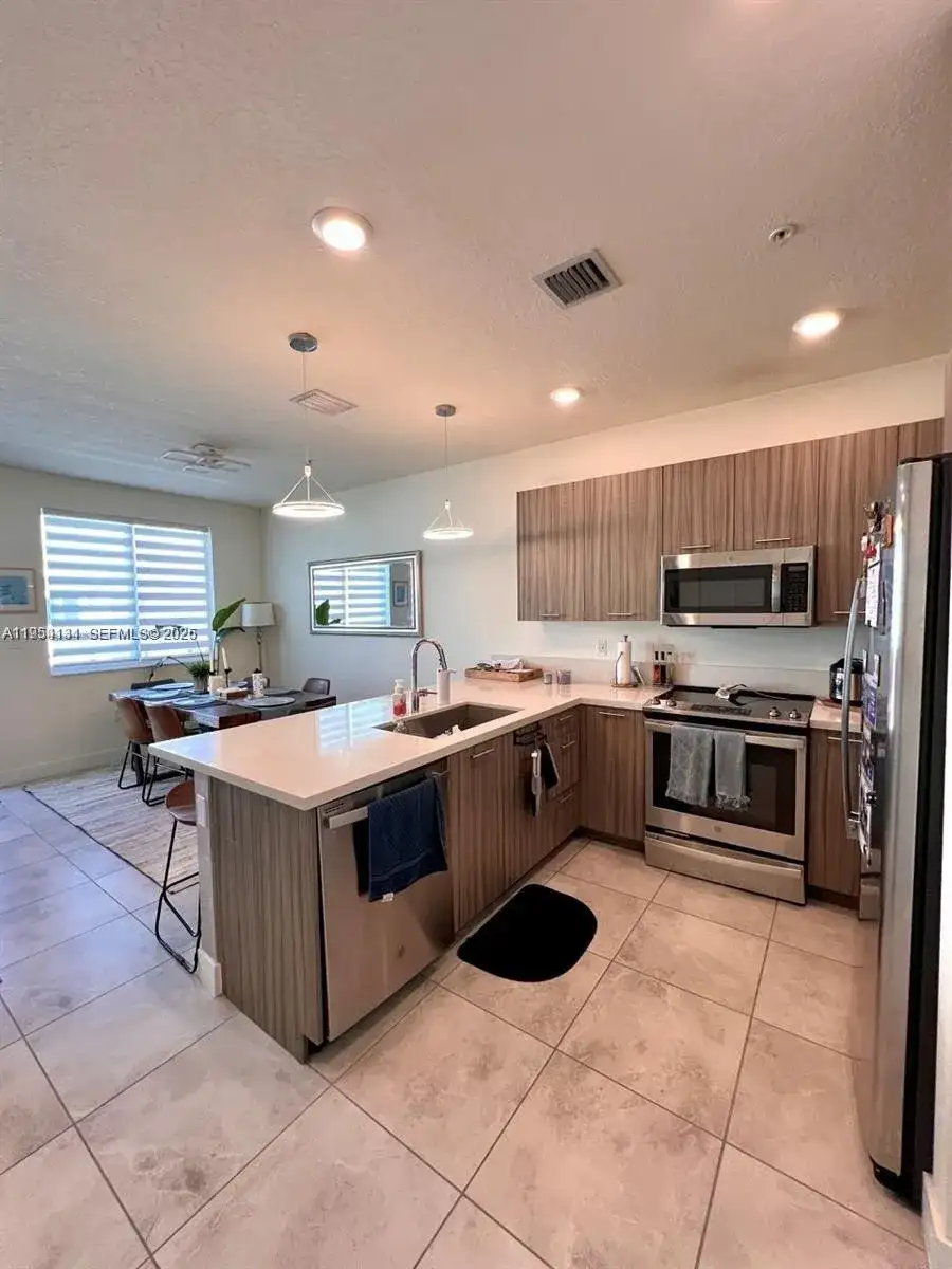 6420 NW 102nd Path # 304, Doral FL 33178 photo 5