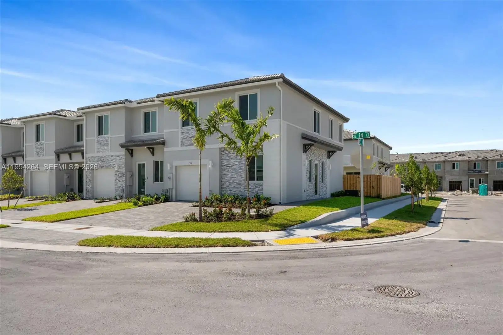 716 SE 14th Ct, Homestead FL 33034 photo 2
