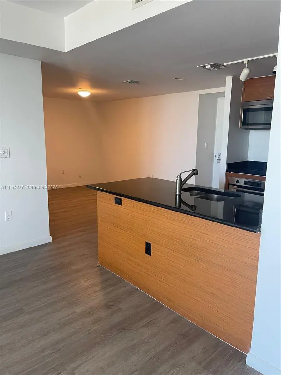 50 Biscayne Blvd # 5207, Miami FL 33132