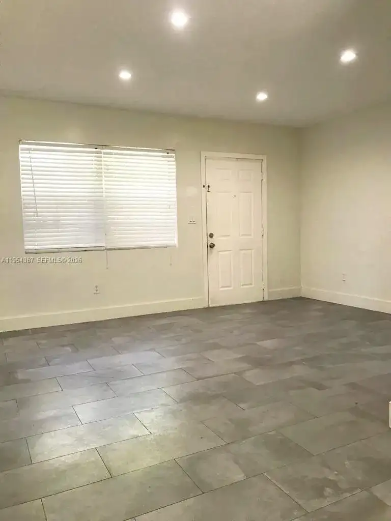 17031 NE 21st Ave, North Miami Beach FL 33162 photo 3