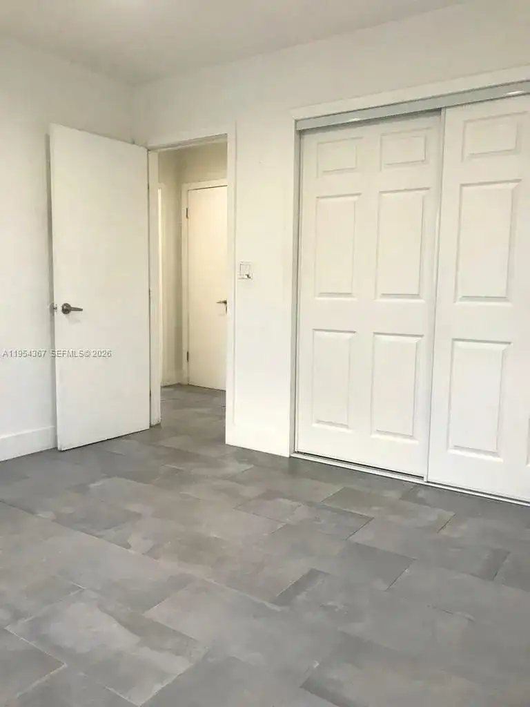 17031 NE 21st Ave, North Miami Beach FL 33162 photo 4