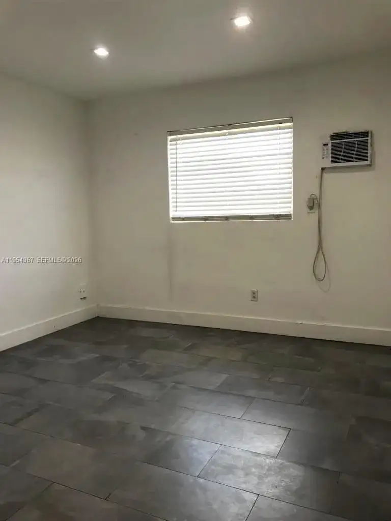 17031 NE 21st Ave, North Miami Beach FL 33162 photo 5