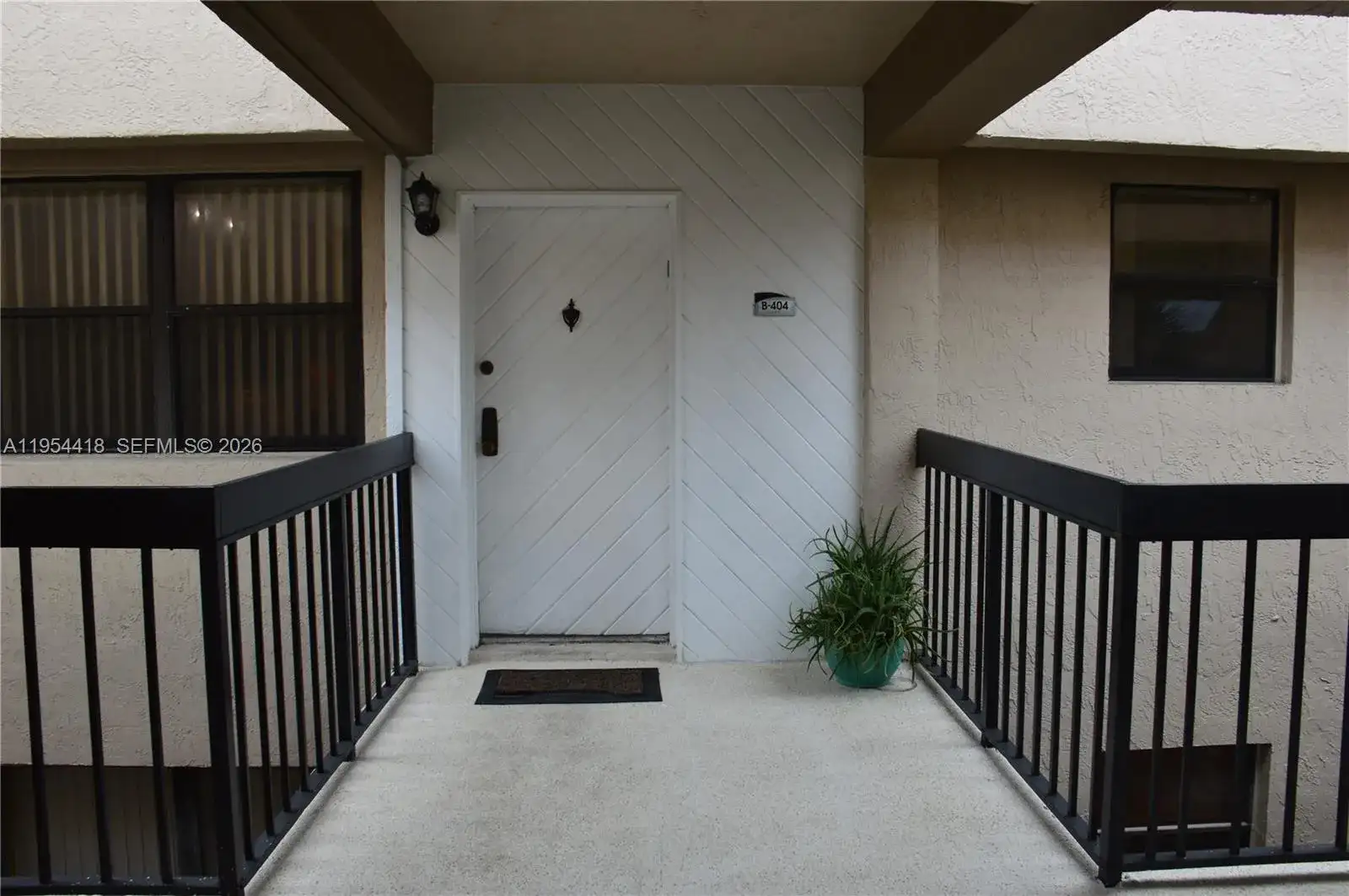 461 Ives Dairy Rd # 2, Miami FL 33179 photo 2