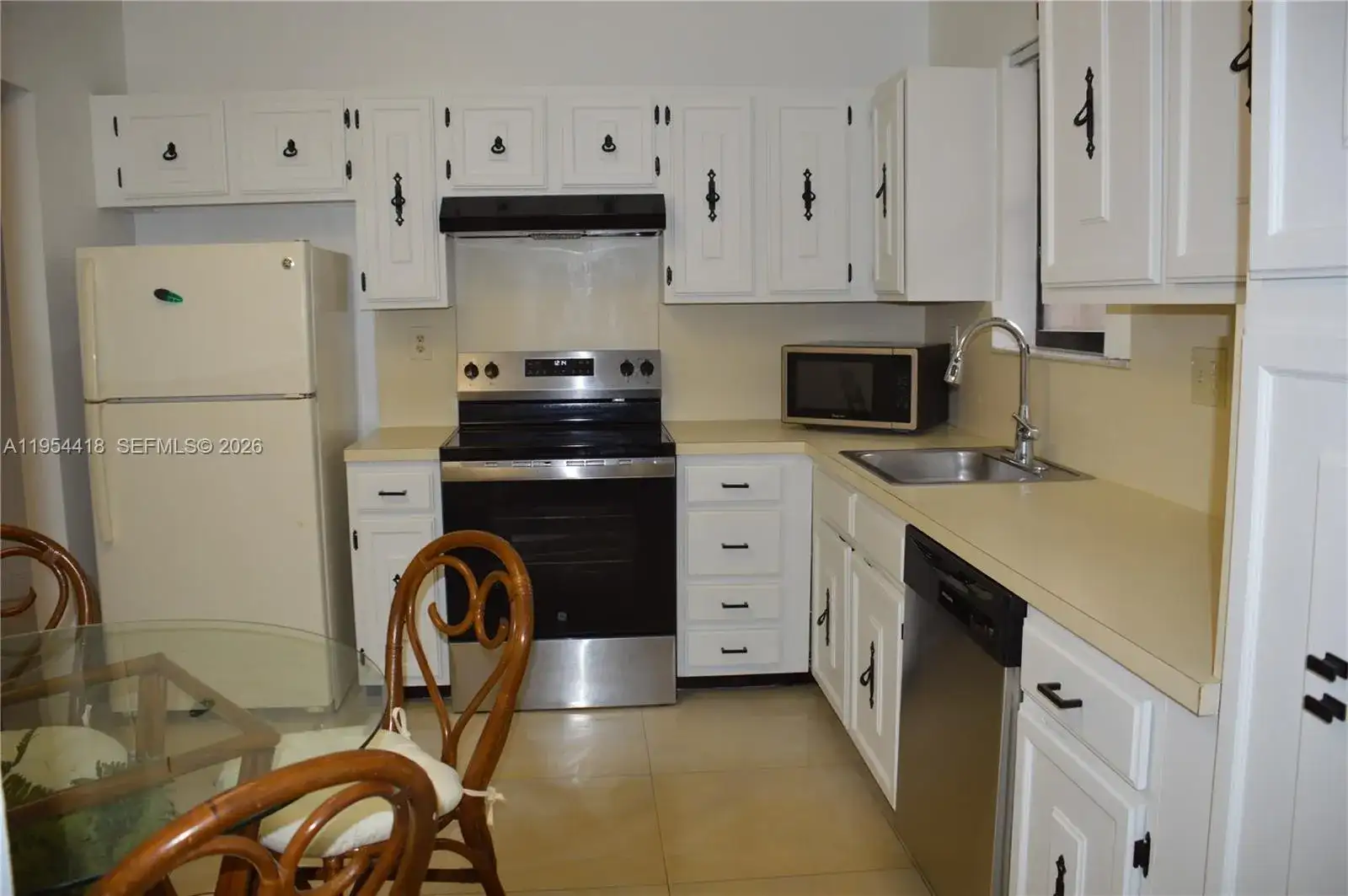 461 Ives Dairy Rd # 2, Miami FL 33179 photo 5