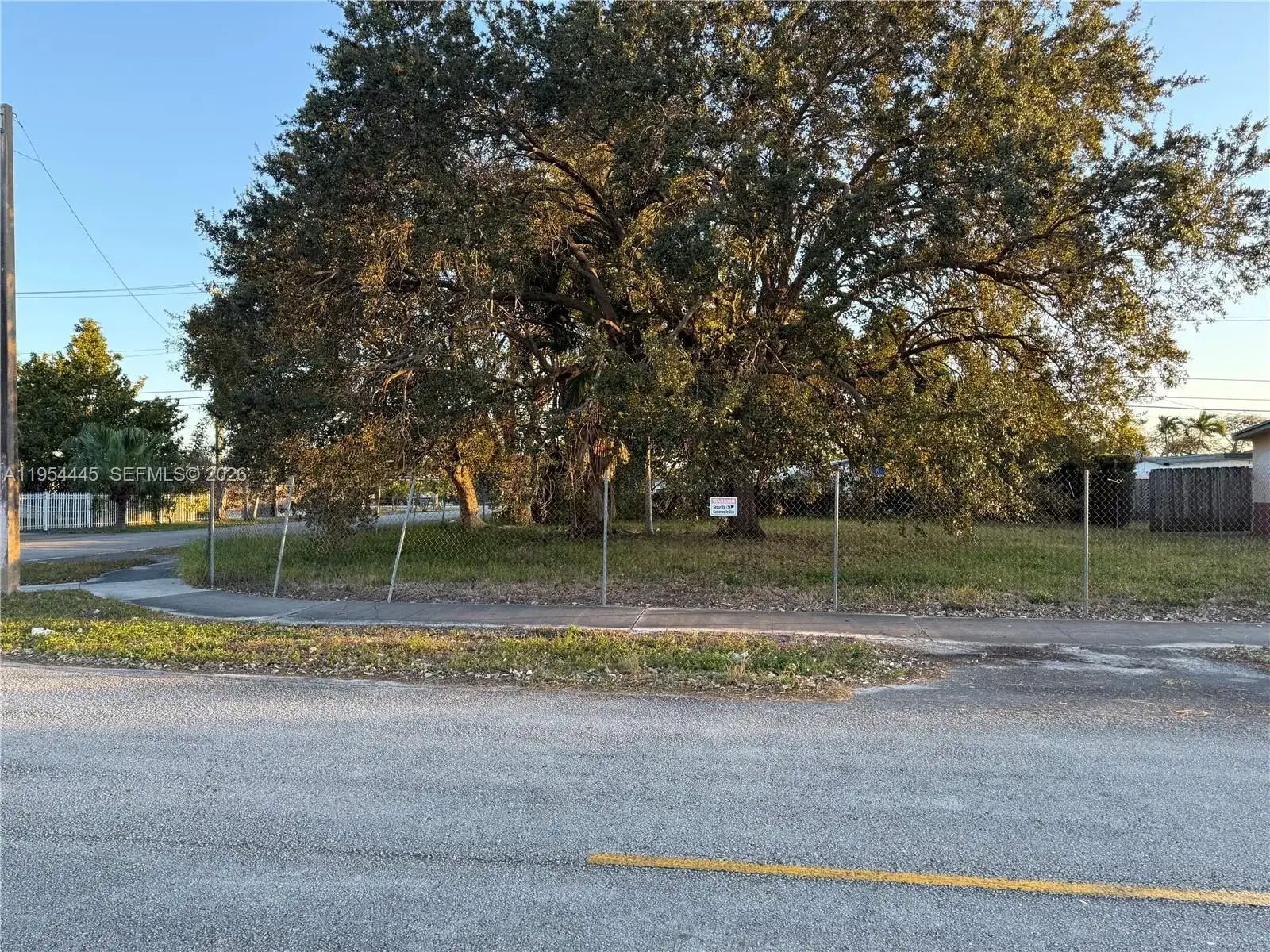 11450 SW 40th St, Miami FL 33165 photo 2