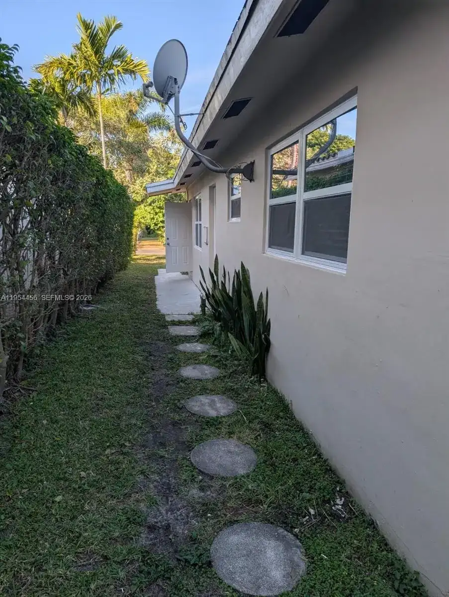 1118-1120 NW 2nd Ave, Fort Lauderdale FL 33311 photo 2