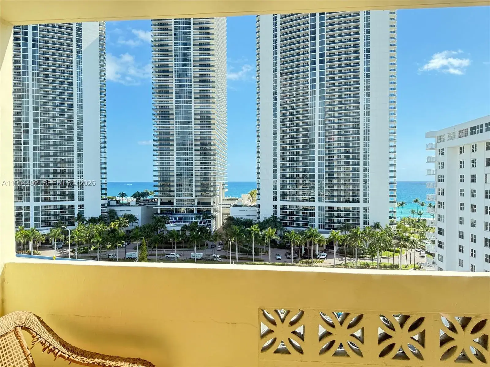 1833 S Ocean Dr # 1402, Hallandale Beach FL 33009