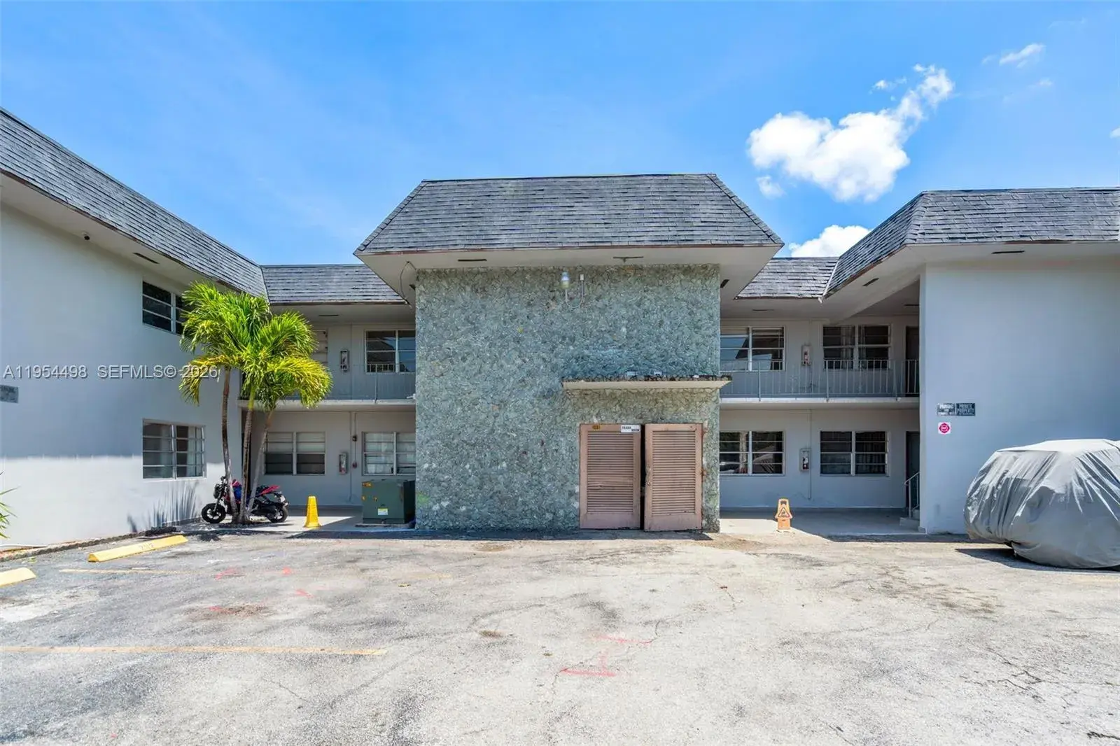 300 NE 1st Ct # 205, Hallandale Beach FL 33009
