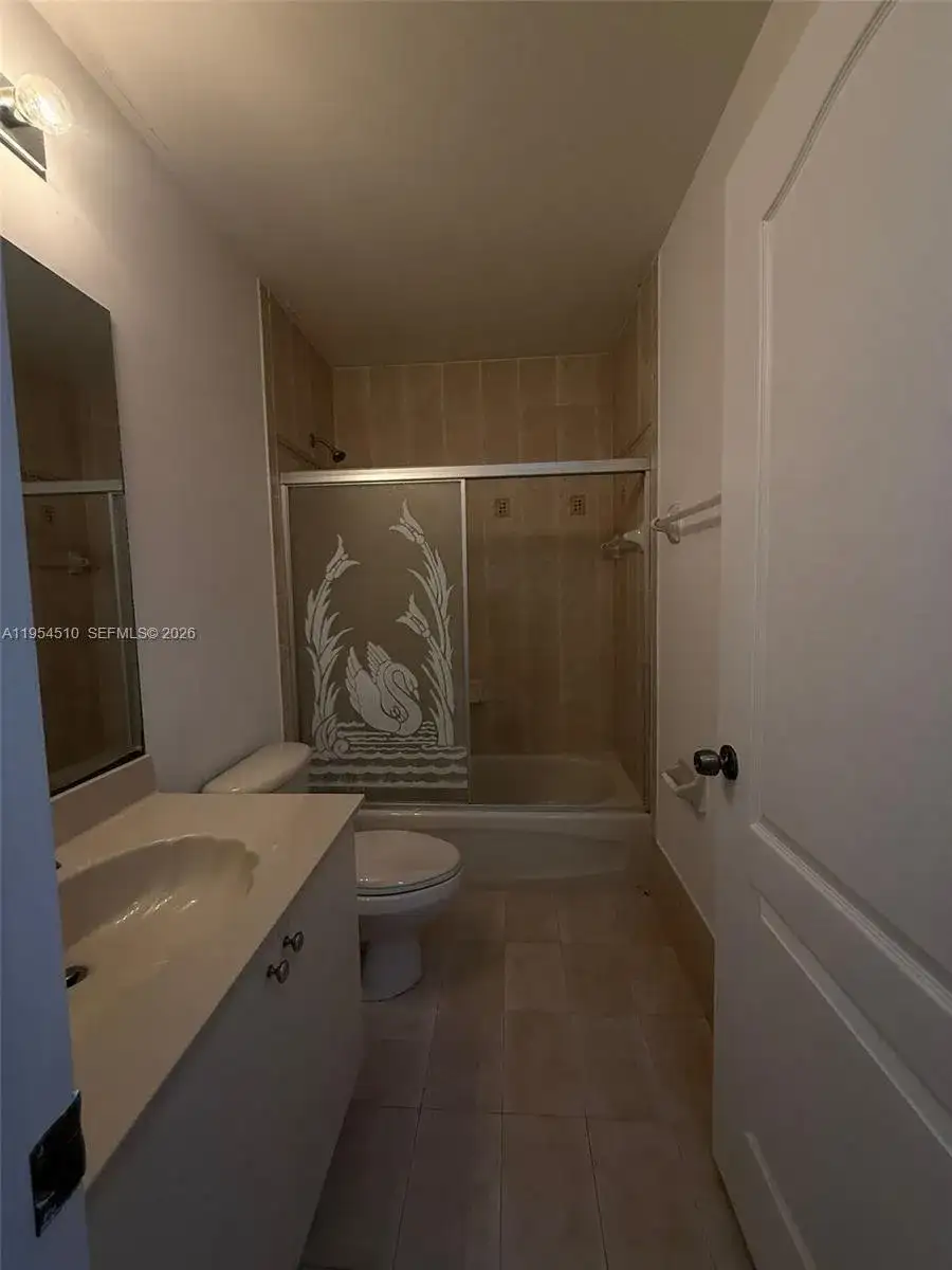 17640 NW 73rd Ave # 19, Hialeah FL 33015 photo 2