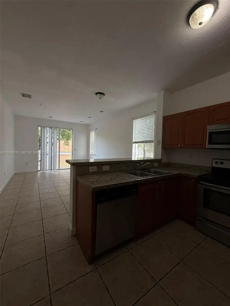 17640 NW 73rd Ave # 19, Hialeah FL 33015 photo 5