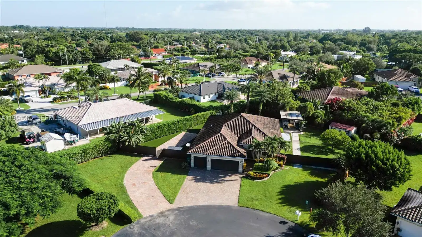 2133 NW 14th Pl, Homestead FL 33030 photo 4