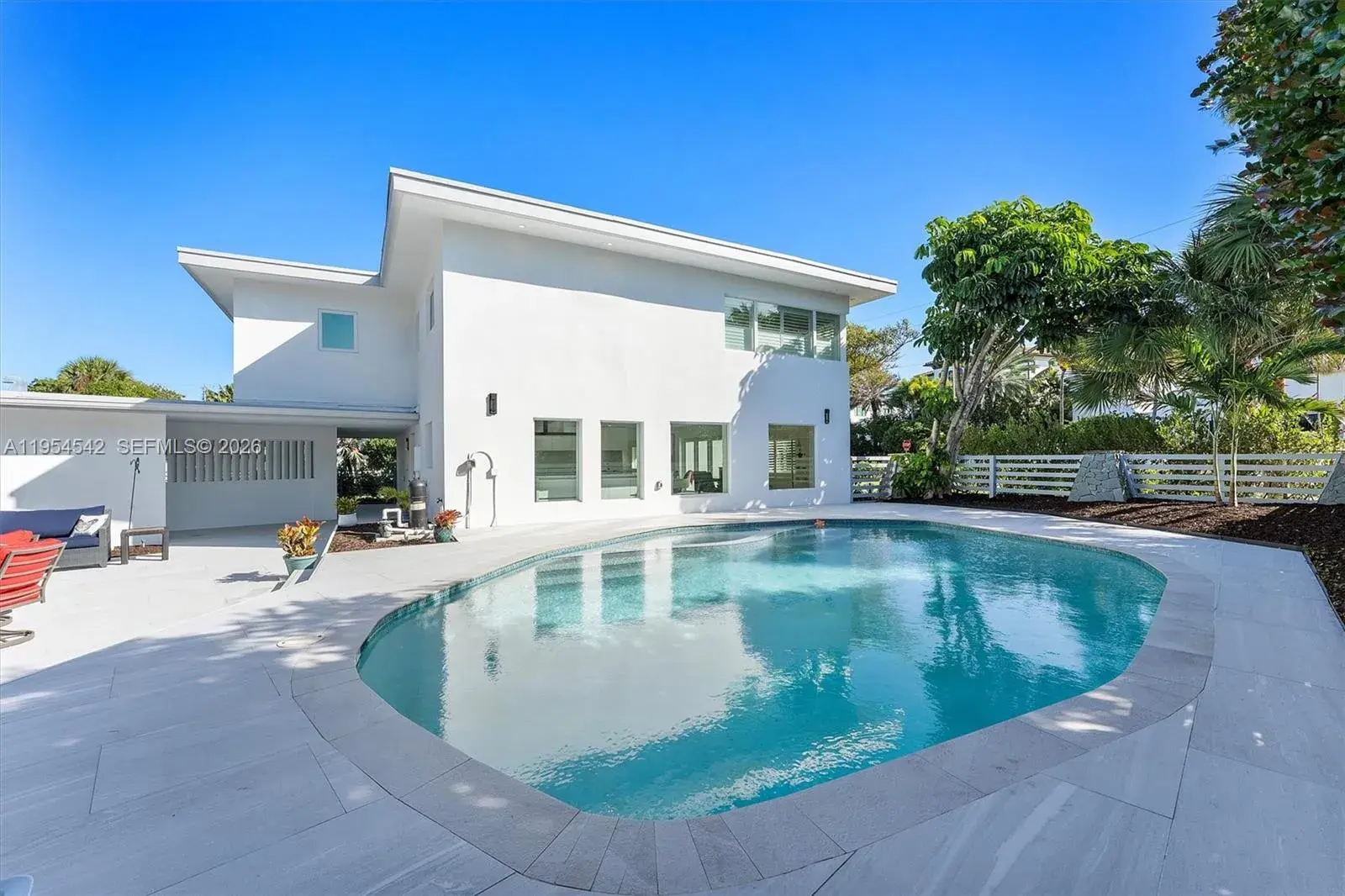 1903 Bay Dr, Pompano Beach FL 33062