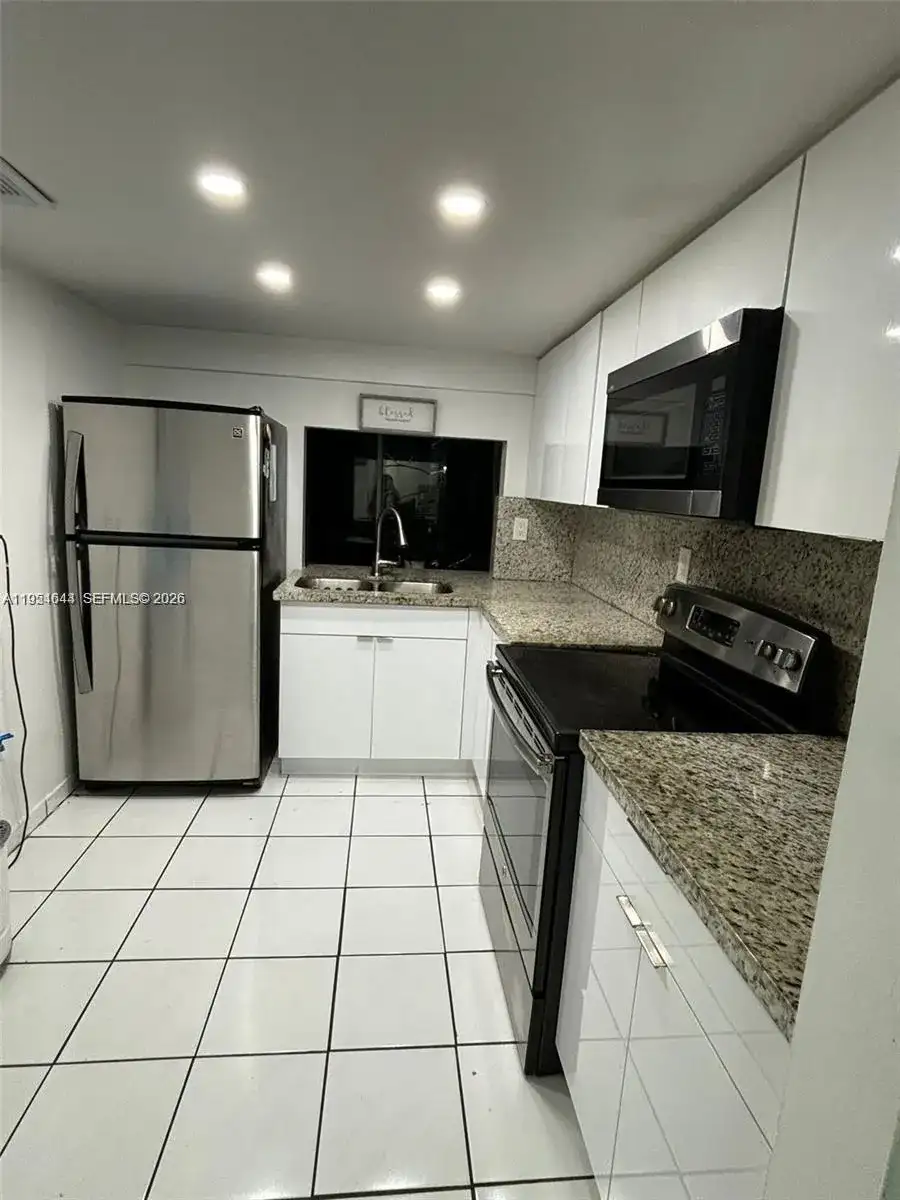 9431 SW 4th St # 201, Miami FL 33174 photo 2