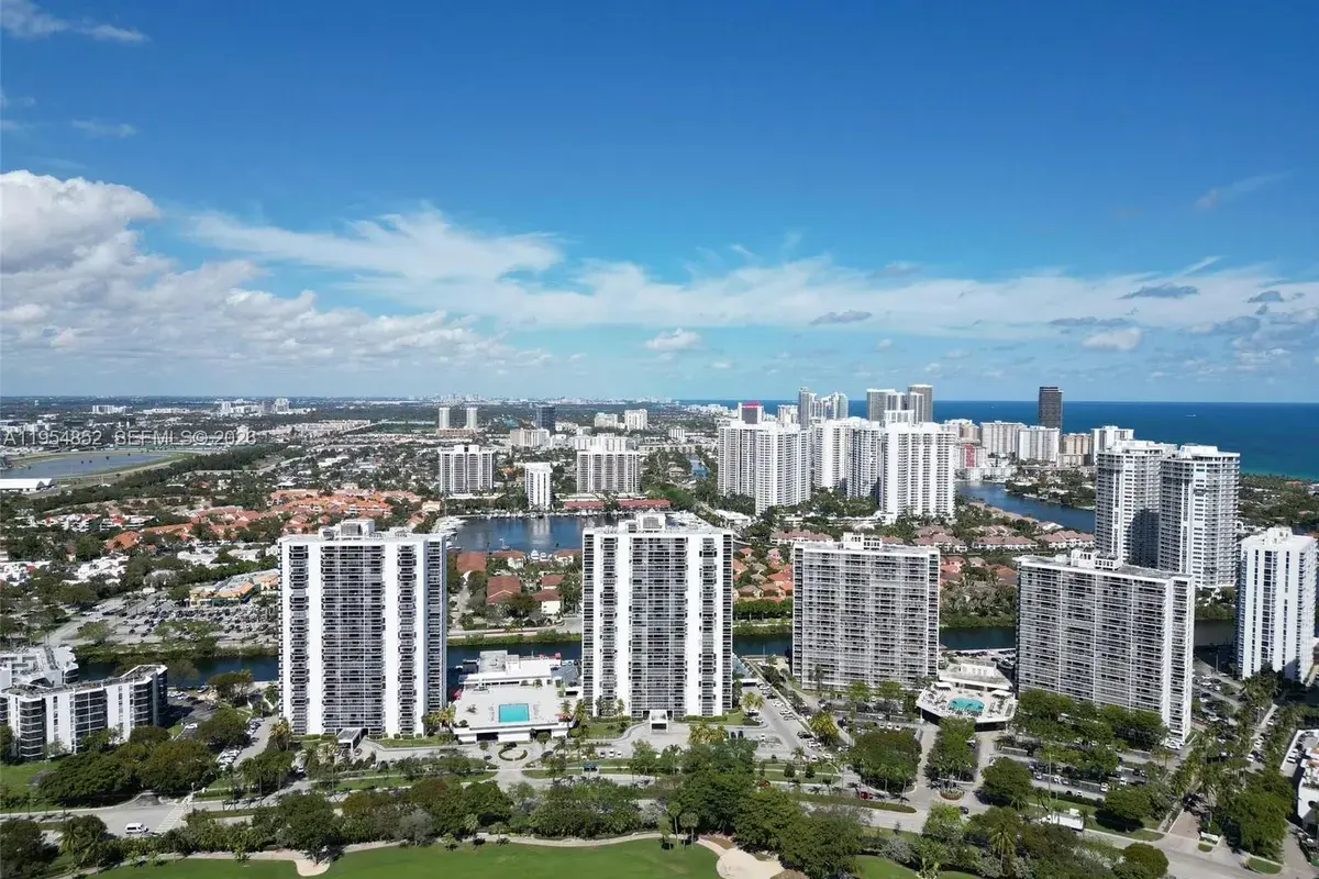 3675 N Country Club Dr # 206, Aventura FL 33180