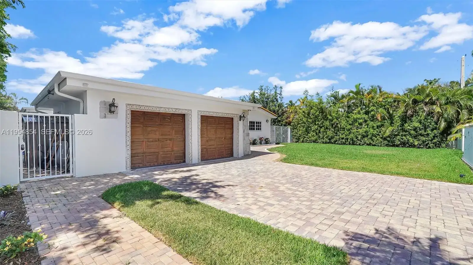 1311 Pierce St, Hollywood FL 33019 photo 2
