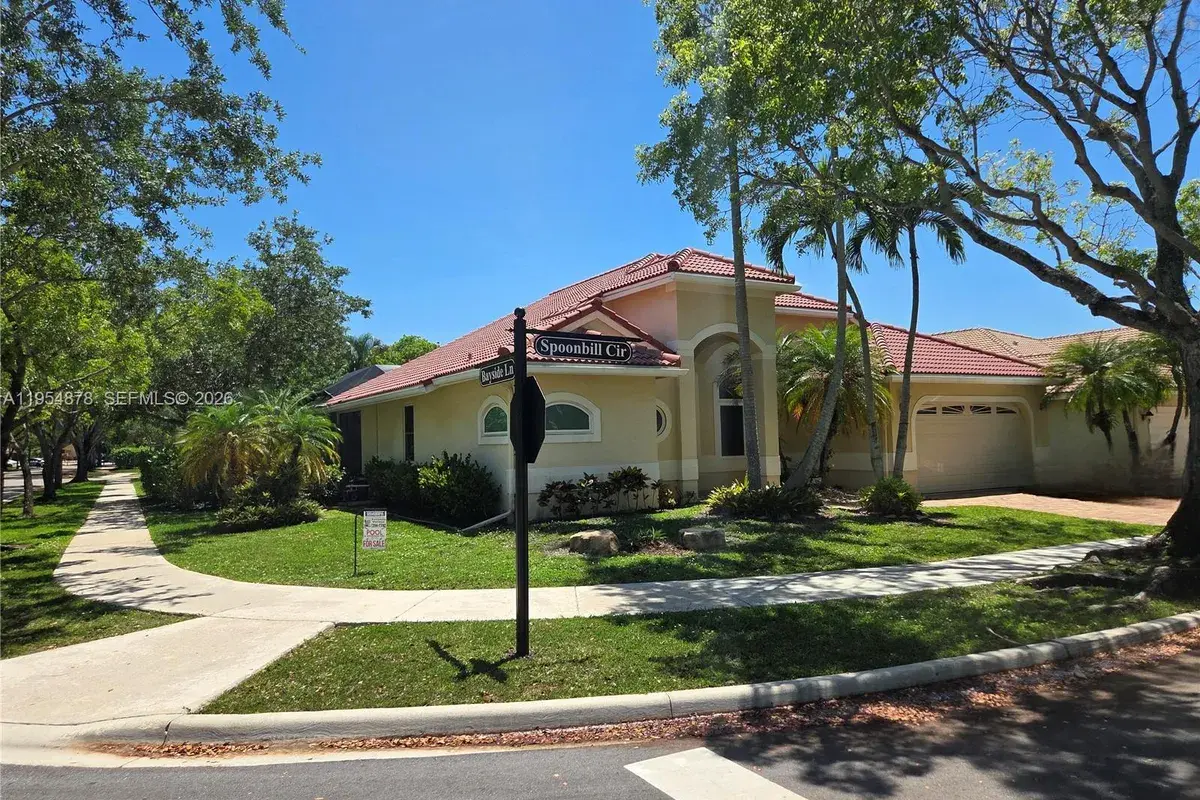 900 Spoonbill Cir, Weston FL 33326