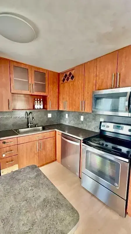 1631 NE 114th St # 201, Miami FL 33181