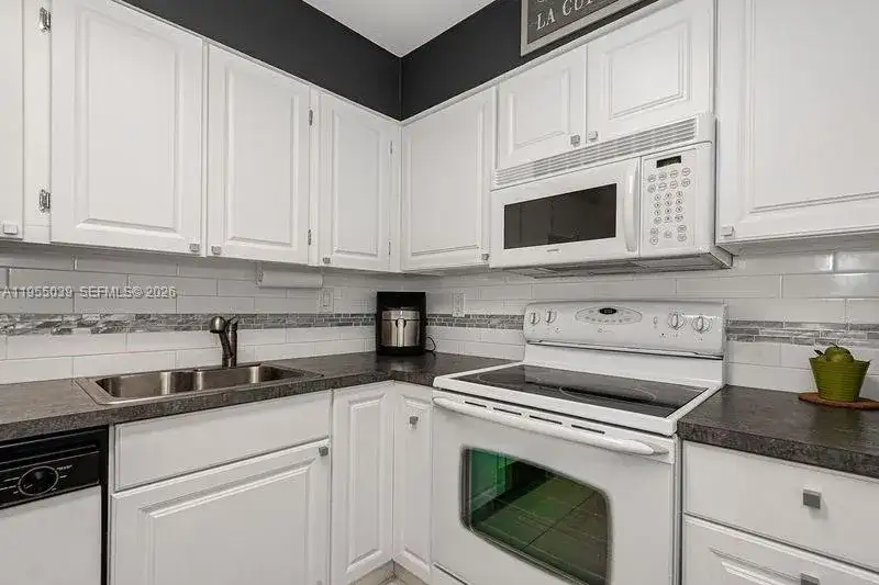 17800 Atlantic Blvd # 203, Sunny Isles Beach FL 33160 photo 4