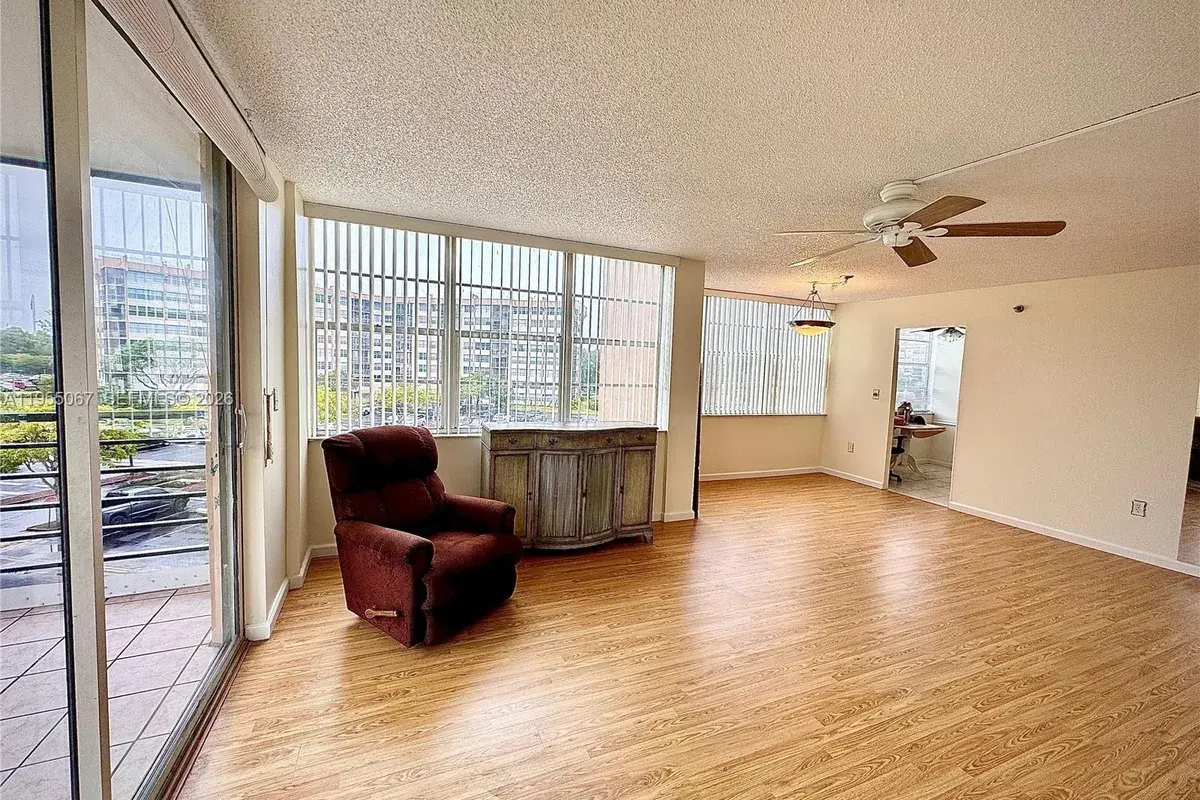 1100 Saint Charles Pl # 411, Pembroke Pines FL 33026