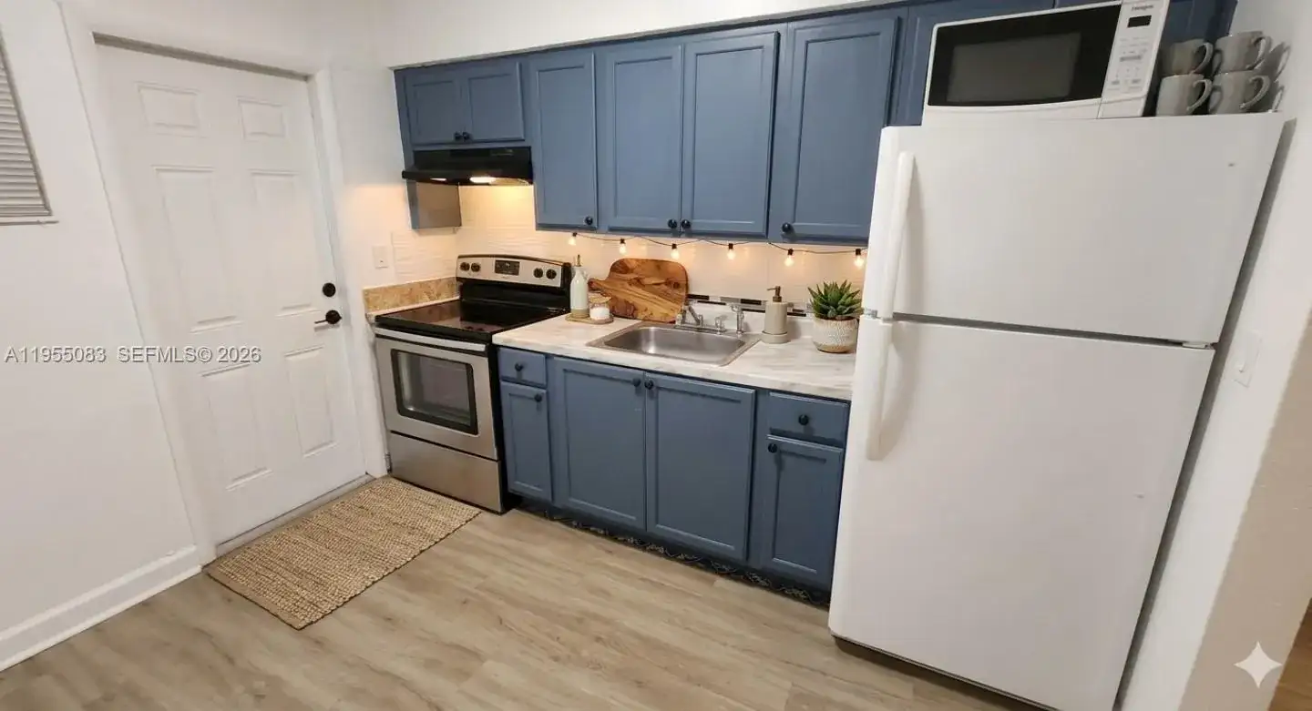 2729 NW 47th St, Miami FL 33142 photo 3