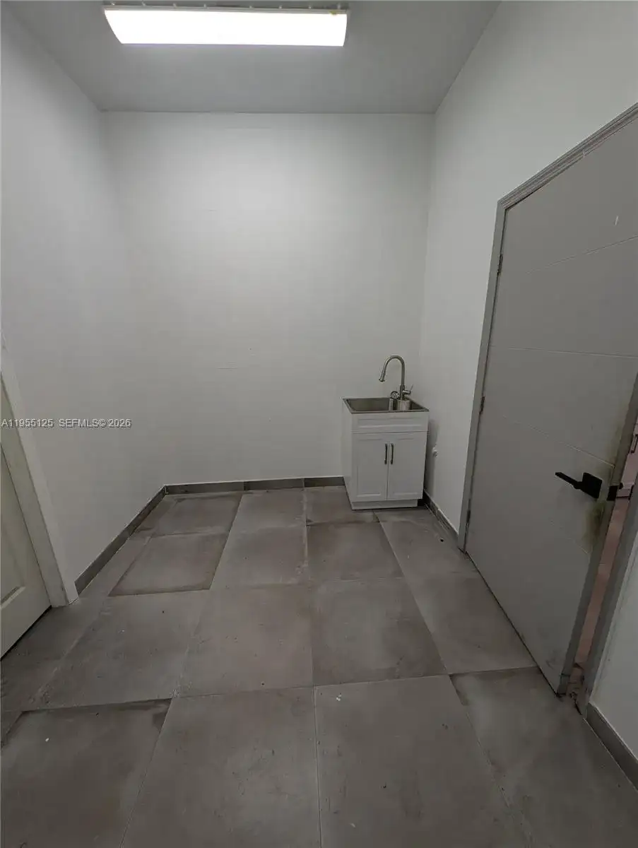 18139 NE 19th Ave, North Miami Beach FL 33162 photo 3