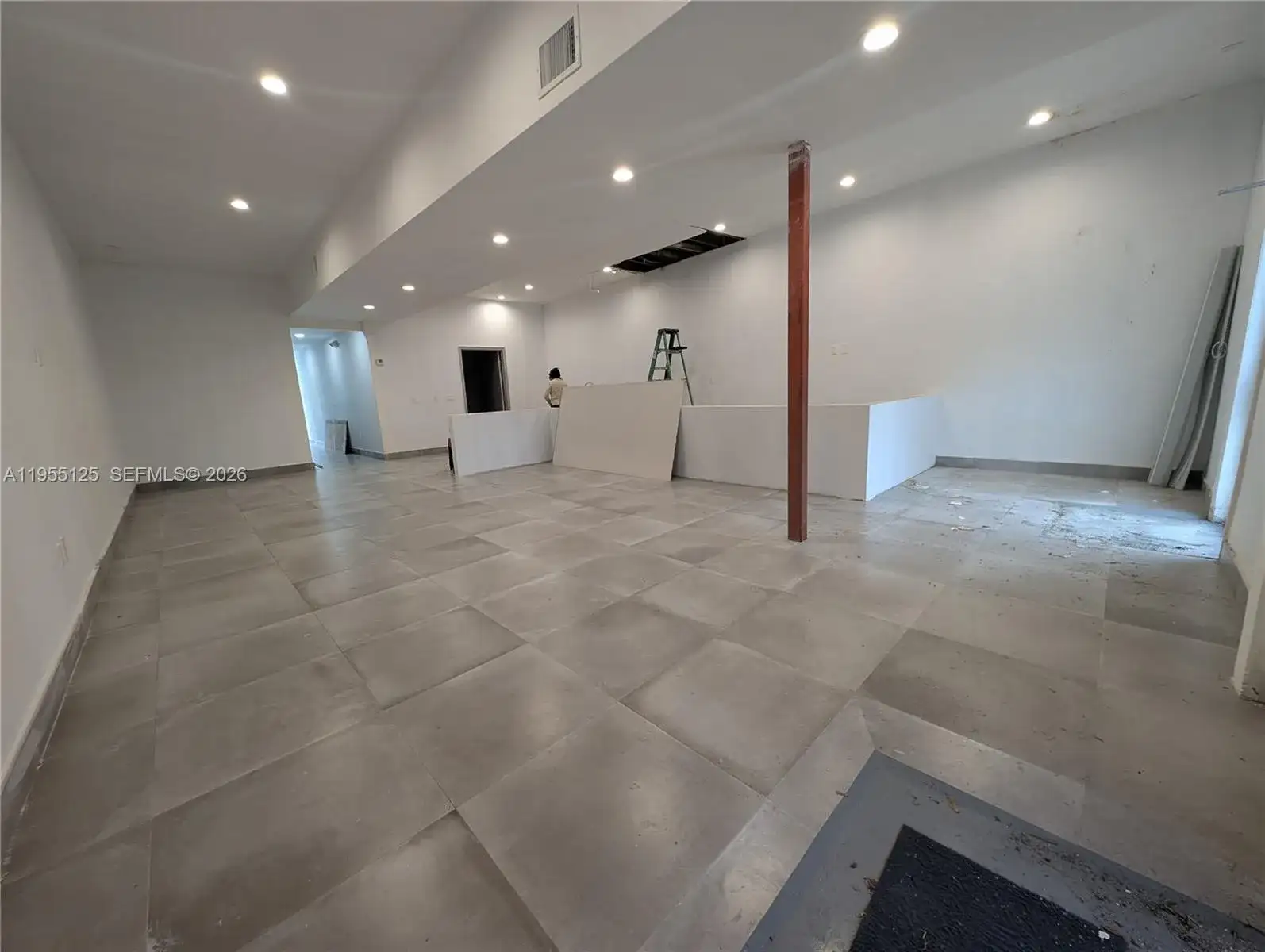 18139 NE 19th Ave, North Miami Beach FL 33162 photo 4