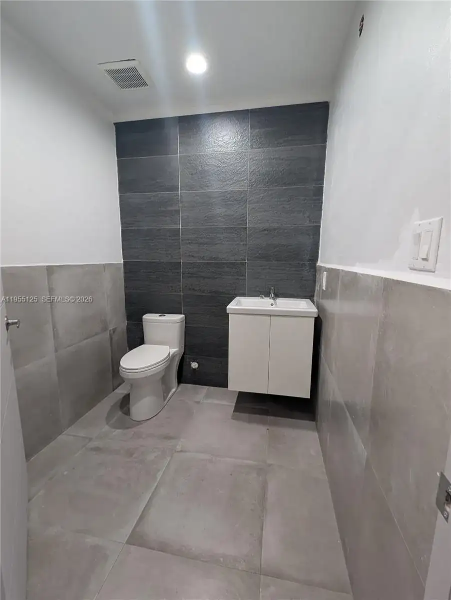18139 NE 19th Ave, North Miami Beach FL 33162 photo 5