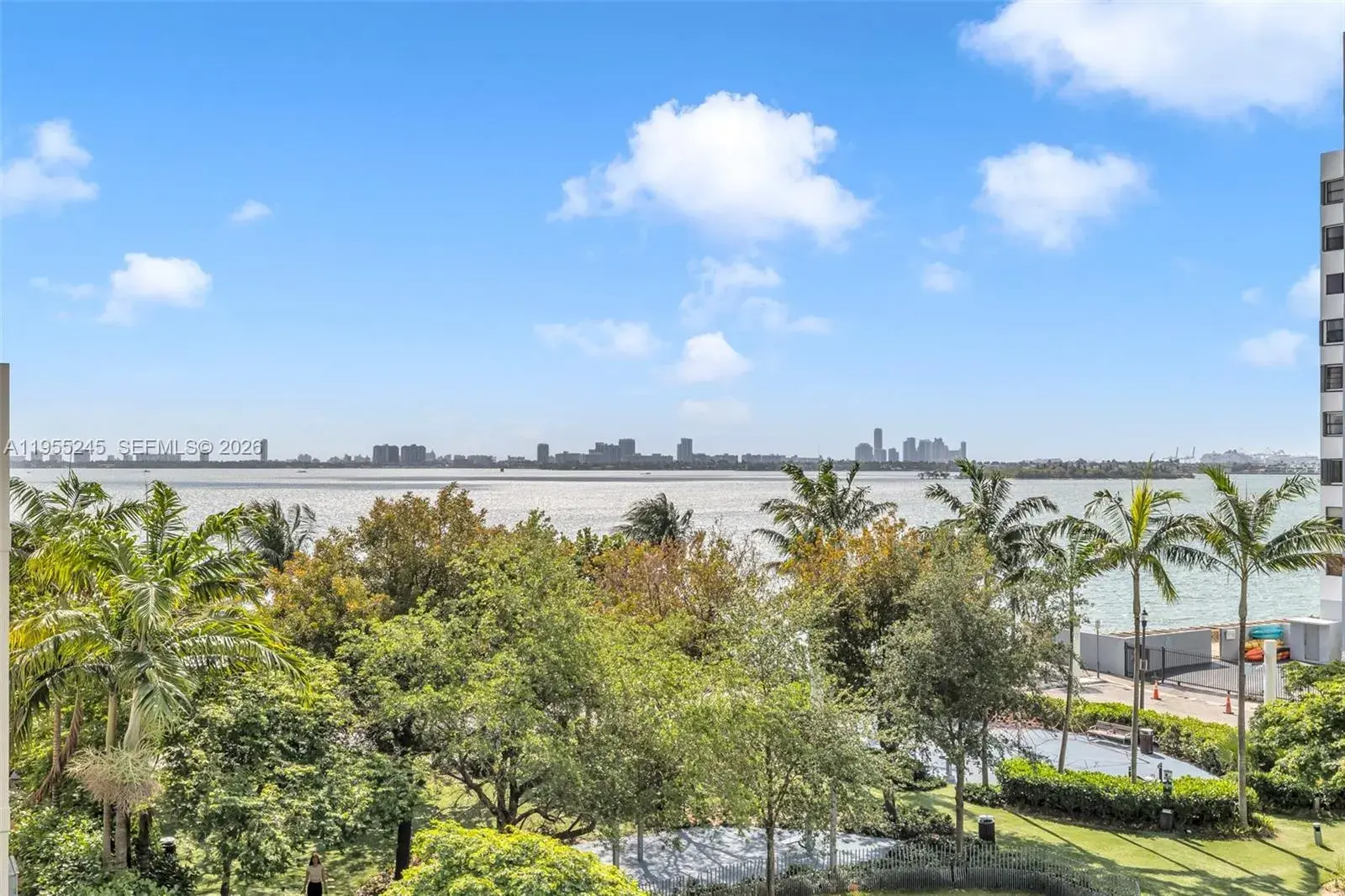 650 NE 32nd St, Miami FL 33137