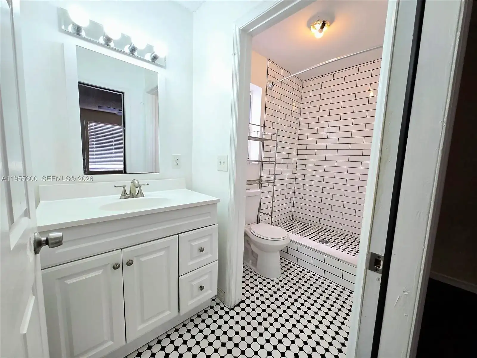 854 SW 8th Pl, Florida City FL 33034 photo 5