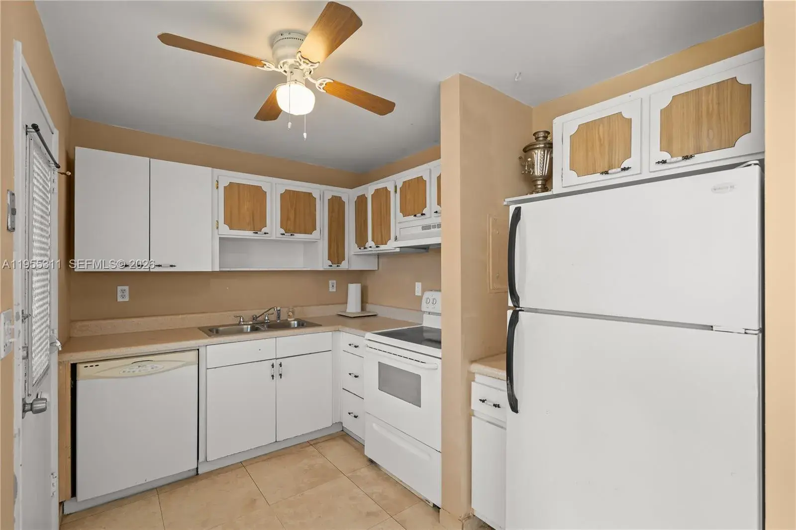 2930 Point East Dr # E312, Aventura FL 33160