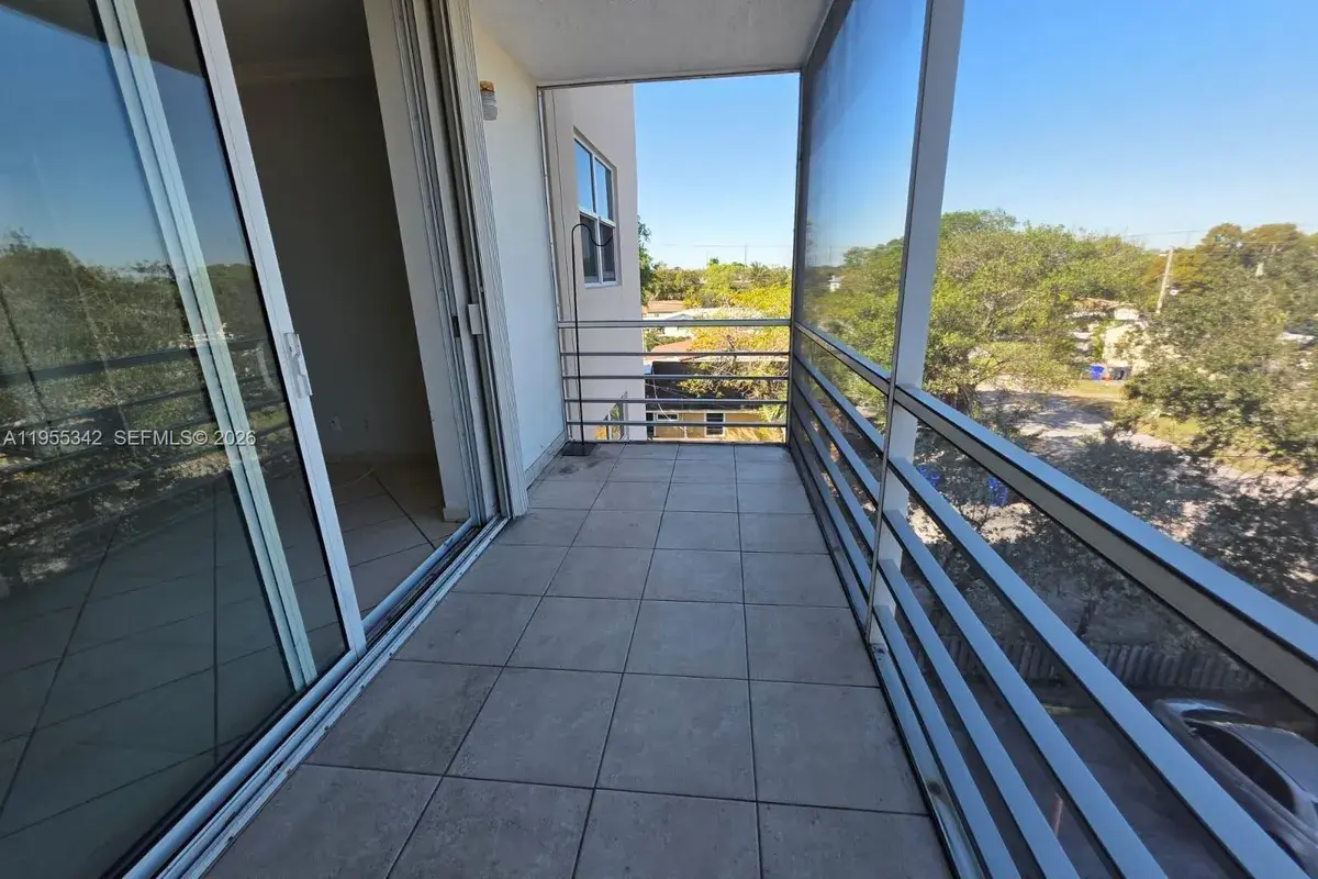 1830 Dixieanna St # 406, Hollywood FL 33020