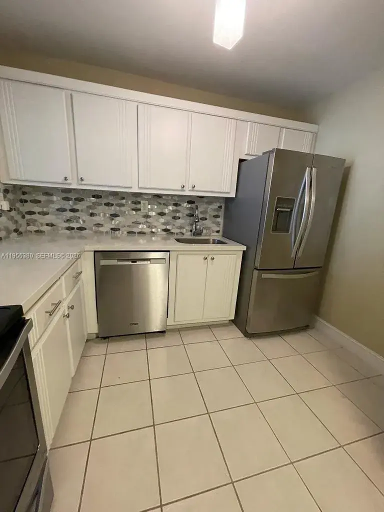 1000 Parkview Dr # 1016, Hallandale Beach FL 33009