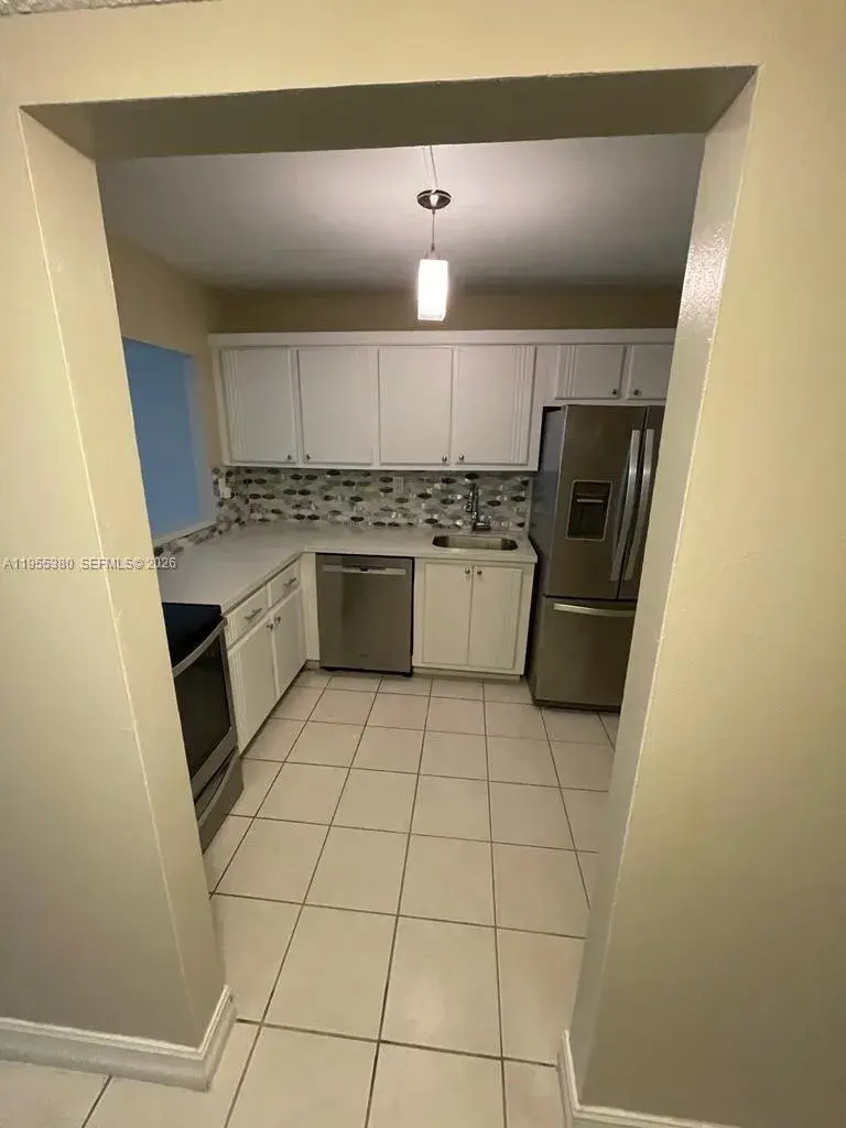 1000 Parkview Dr # 1016, Hallandale Beach FL 33009