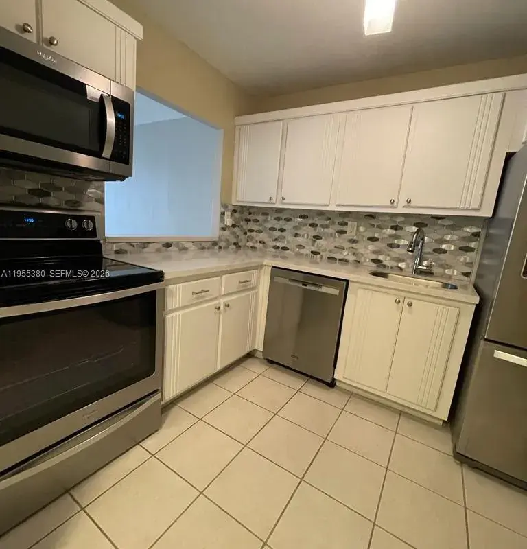1000 Parkview Dr # 1016, Hallandale Beach FL 33009