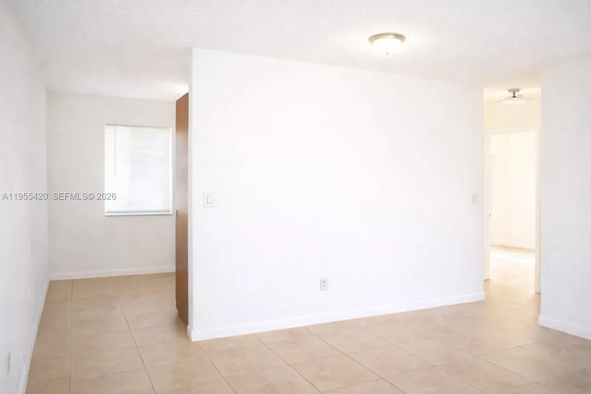932 Moffett St # 4, Hallandale Beach FL 33009