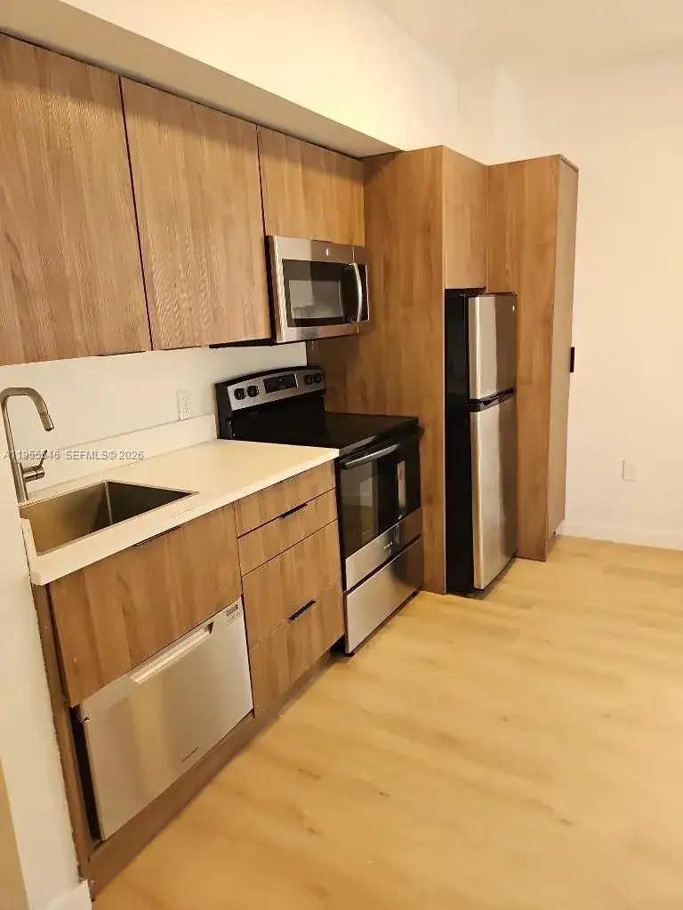 1 bedroom 1 bath Residential for sale at 557 Michigan Ave, Miami Beach FL 33139